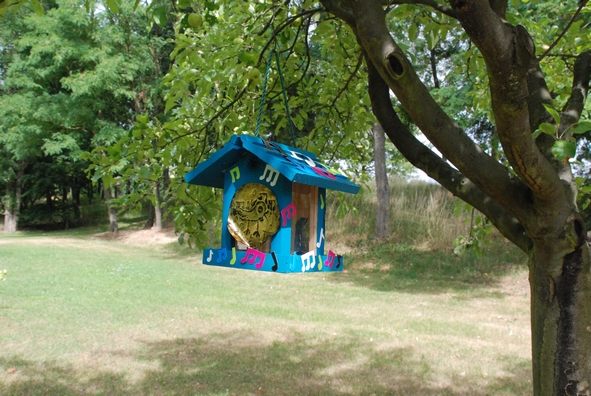 Les nichoirs et les mangeoires au Jardin thérapeutique