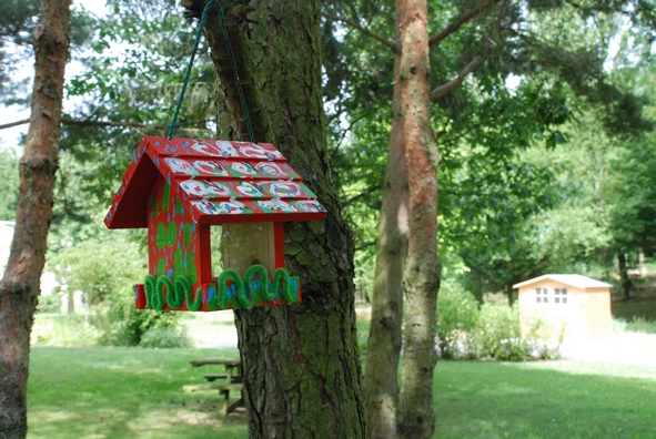 Les nichoirs et les mangeoires au Jardin thérapeutique